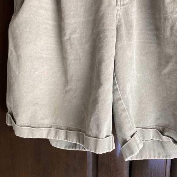 Vintage pleated Bermuda shorts with side pockets - Picture 3 of 8